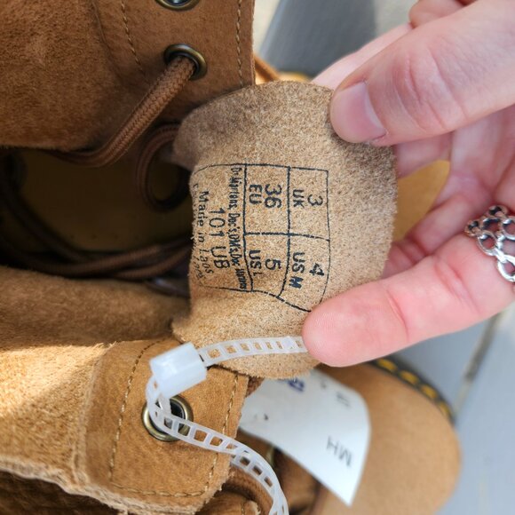 NWT Doc Dr. Martens 101 6-Eye Boot Tan Women's size 5 - Picture 4 of 6